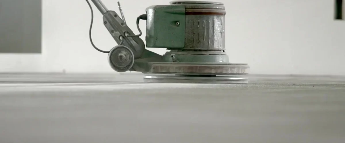 Capa do post “PREPARAÇÃO DE SUPERFÍCIE — PISOS (GUIA TÉCNICO COMPLETO)”.